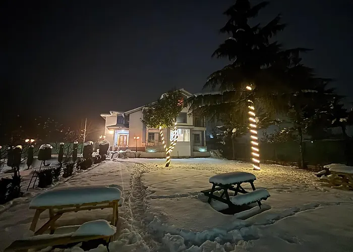 Nasheman Resorts Srinagar 