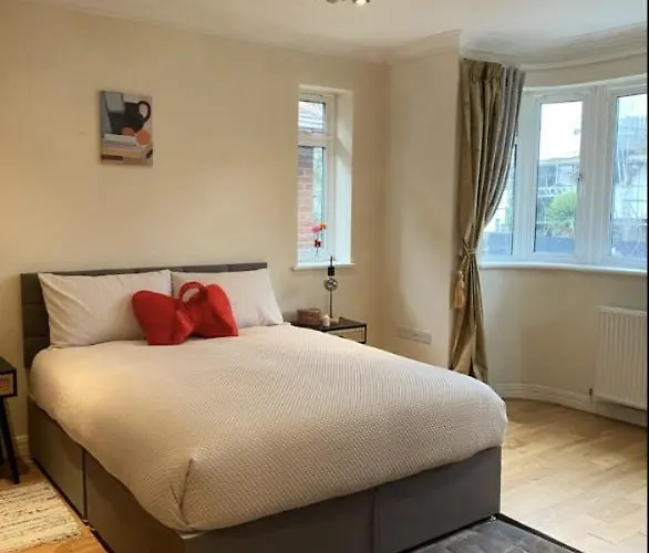 Prime Location London W5 Hotel