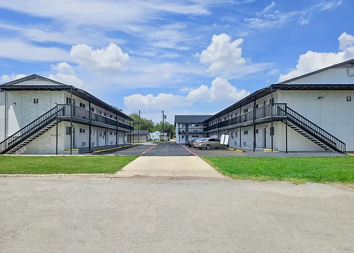 1902 Studios Grand Prairie