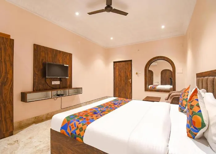 Hotel Whitehouse Ac Family Room Agra 