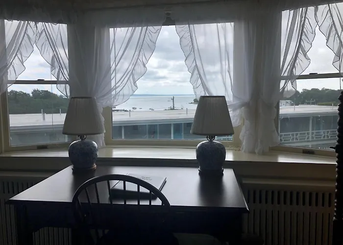 Sands Of Time Motor Inn & Harbor House Woods Hole