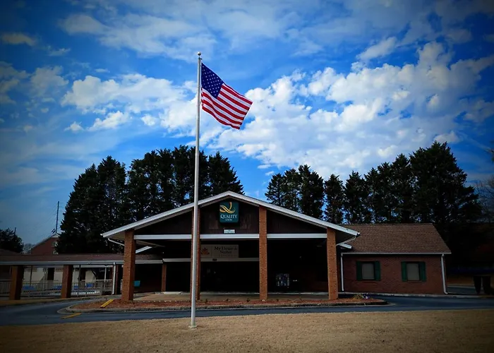 My Home & Suites Toccoa