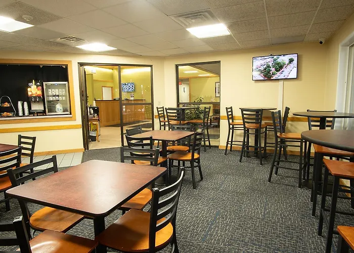 Coratel Inn And Suites By Jasper River Falls