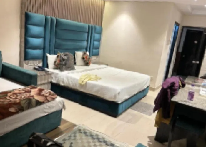 Hotel Dream-Land Luxury Hotel In Lataguri With Swimming Pool, A Beautiful Garden, Balcony And Restaurant