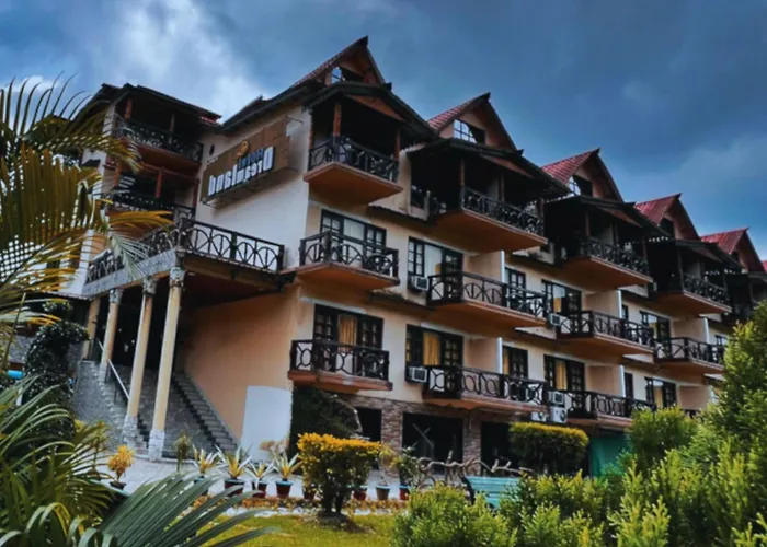 Hotel Dream-Land Luxury Hotel In Lataguri With Swimming Pool, A Beautiful Garden, Balcony And Restaurant