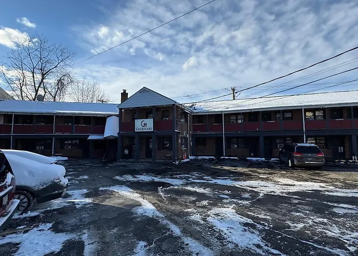 Central Motel Courtyard White Plains