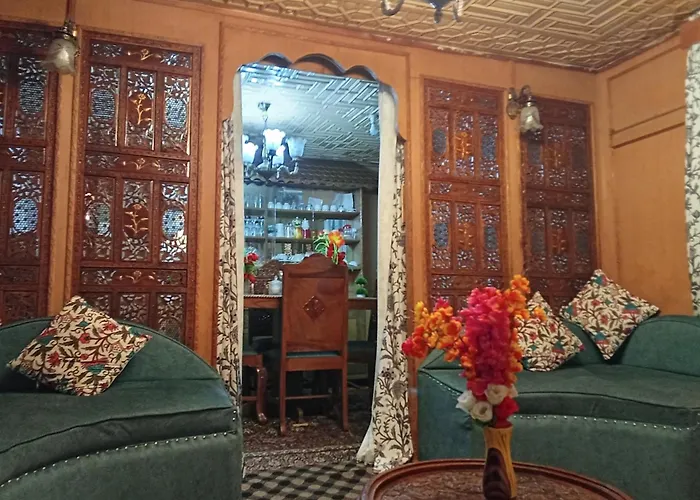 Quebec Group Of Houseboats By Touristhousebost Hotel Srinagar 