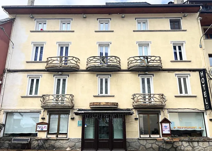 Hotel Joan Canejan Les