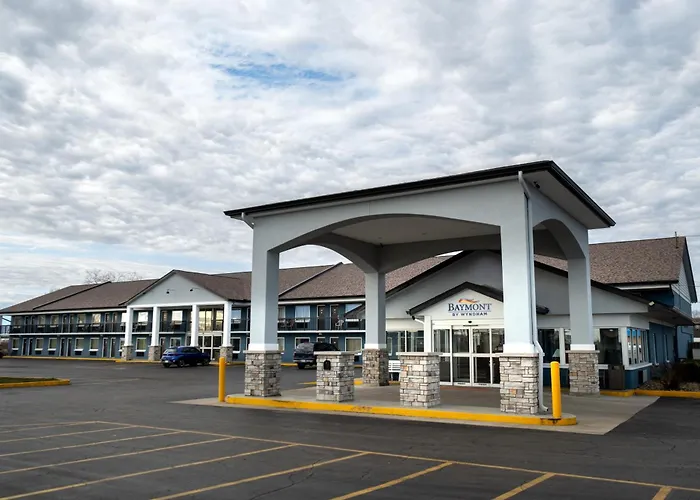 Baymont By Wyndham Effingham Hotel