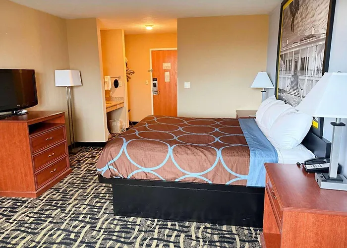 Super 8 By Wyndham Cozad Hotel