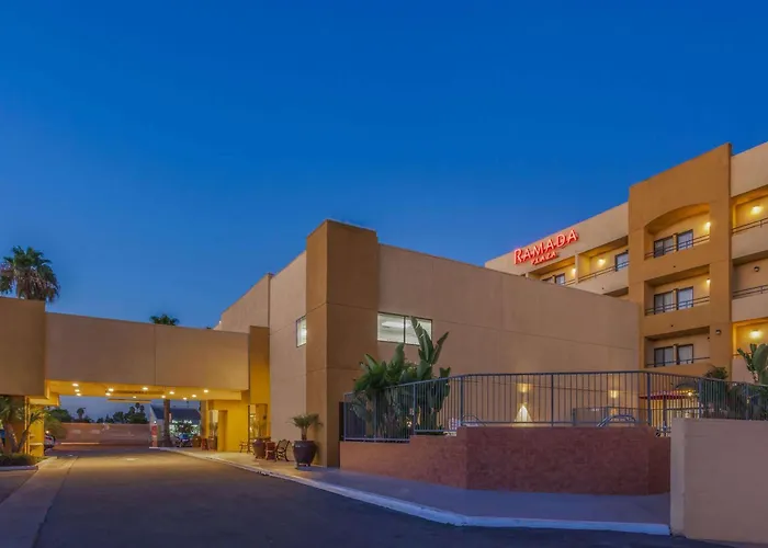 Ramada Plaza By Wyndham Garden Grove/Anaheim South Hotel