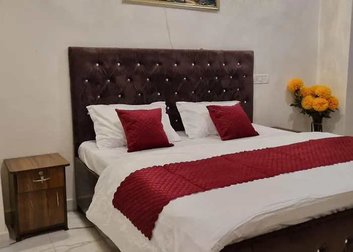 The Mountain Lions Cafe Hotel Kasol