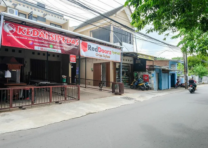 RedDoorz Syariah near Stasiun Gubeng 2 Hotel Surabaya