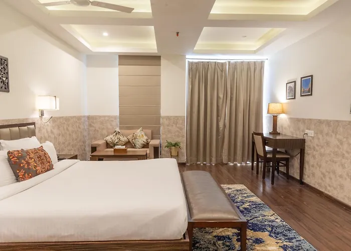 Hotel Alaya Dehradun