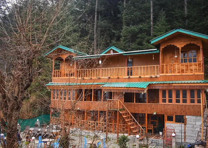 Rustic Wood House - A Village Home Stay In Jibhi Valley