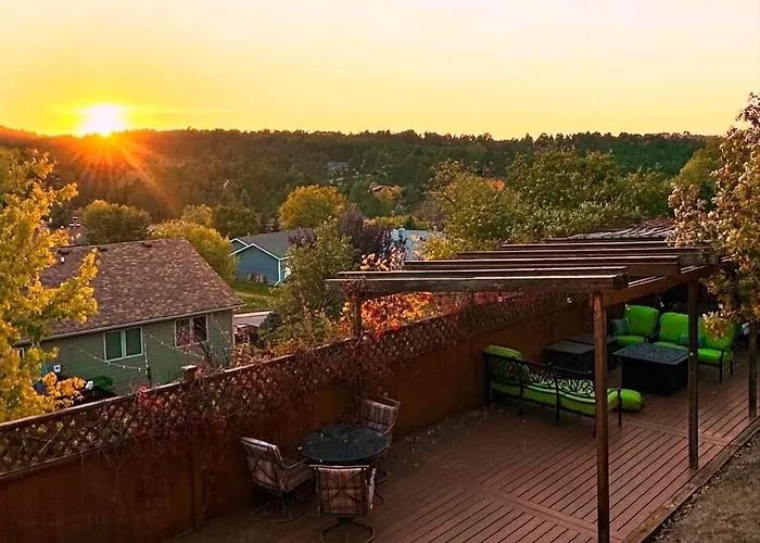 New Hot Tub! Black Hills Sanctuary- Private Gym, Gorgeous View Rapid City