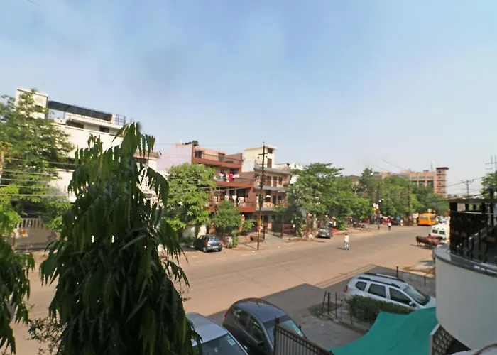 Hotel Hari Villa --Sec 11 Noida