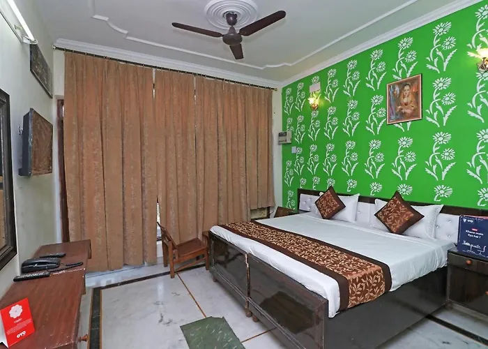 Hotel Hari Villa --Sec 11 Noida