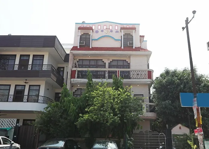 Hotel Hari Villa --Sec 11 Noida