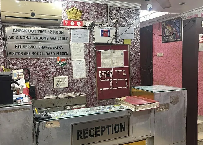 Deluxe Mahesh Inn Near New Delhi Railway Station