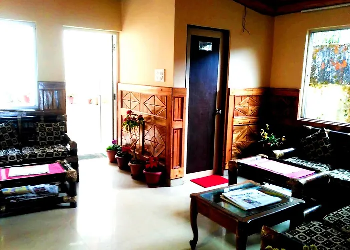 Darjeeling Hotel D R E A M L A N D Near Mall Road - Luxury & Spacious Room - Best Budget Hotel