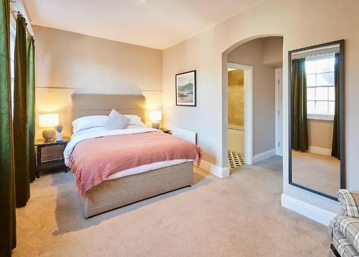 Book Whole Aparthotel - Sleeps 18 - Exclusive Use - By Purestay - Free Parking Much Wenlock