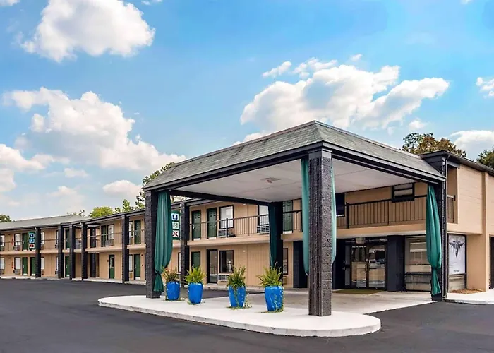 Super 8 By Wyndham Daleville-Fort Novosel