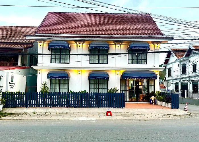 Midnight Blue Guesthouse หลวงพระบาง