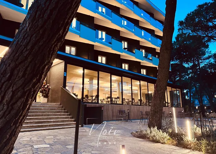 Hotel Noir - Free Brunch & Breakfast Until 13-00 - Vicinissimi A Mirabilandia Milano Marittima