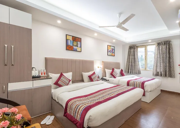 Hotel The Gold Inn - Walking Distance From Gaffar Market Karol Bagh Delhi