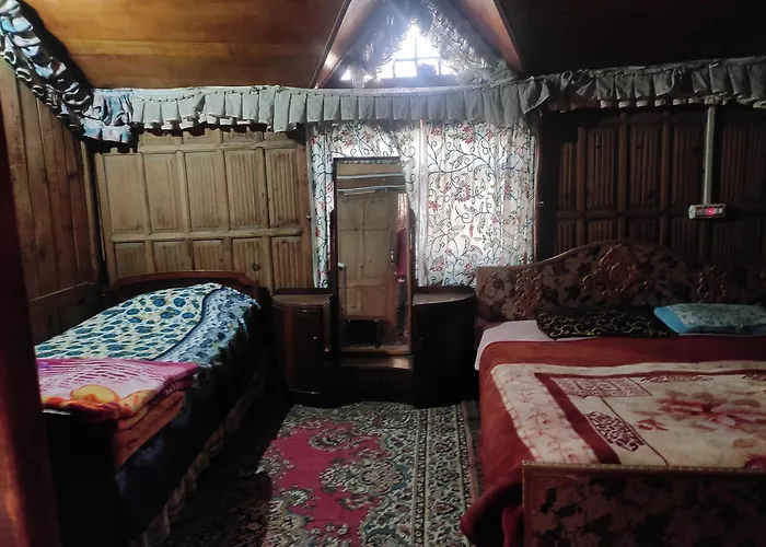 Happy Day House Boat Hotel Srinagar 