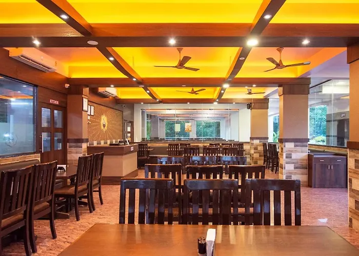 Paakashala Kumbashi Hotel Kundapur