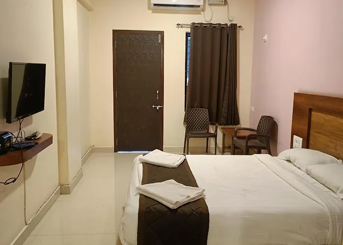 Paakashala Kumbashi Hotel Kundapur