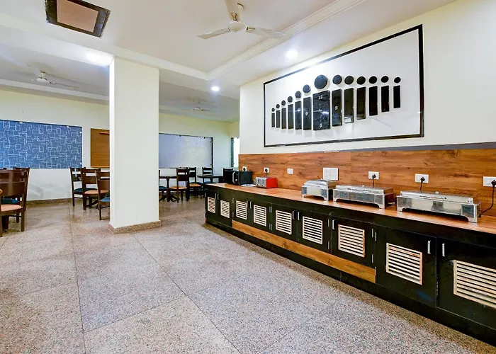 Majestic Plaza B & B At Airport New Delhi