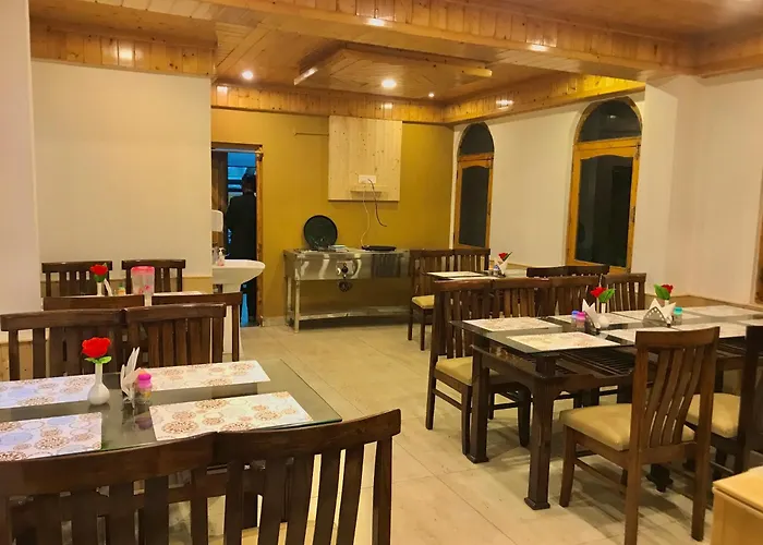 The Avenue River Side Hotel - Near Volvo Bus Stand Manali