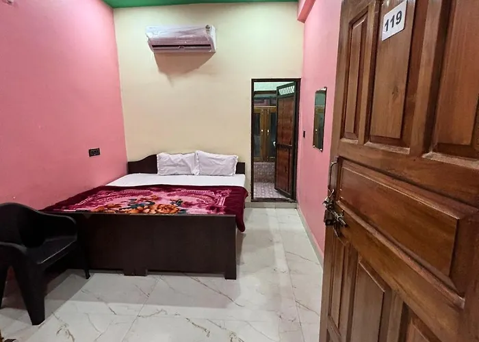 Chandrika Palace 500 Meter From Ayodhya Railway And Ram Mandir