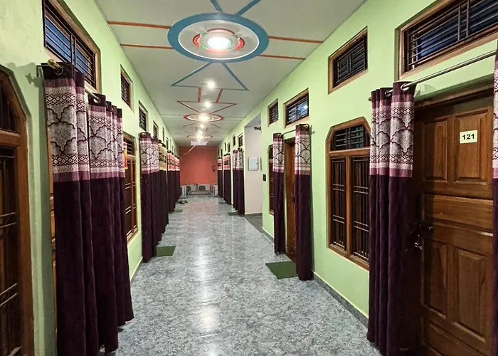 Chandrika Palace 500 Meter From Ayodhya Railway And Ram Mandir