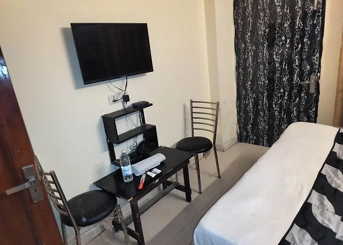 Hotel Green Snapper'100 M From Delhi University Near Isbt Kashmiri Gate New Delhi