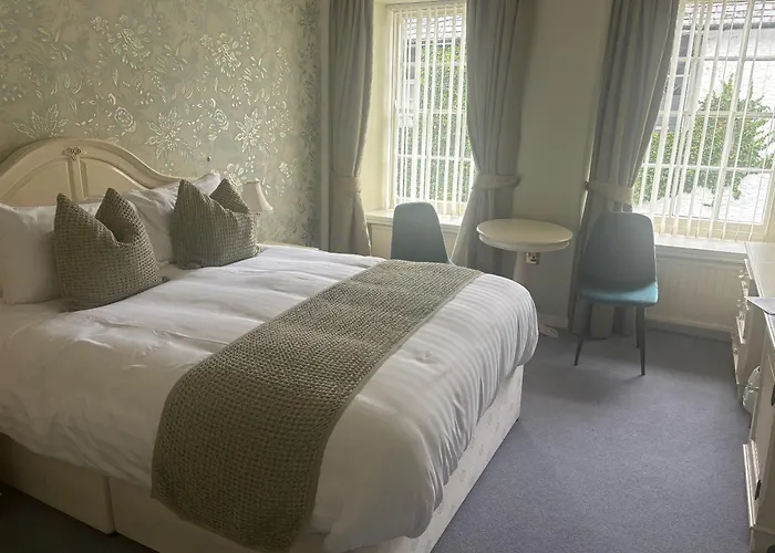 Feathers Hotel Bar And Restaurant Aberaeron