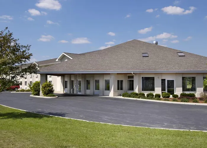 Lakewood Inn & Suites Dowagiac