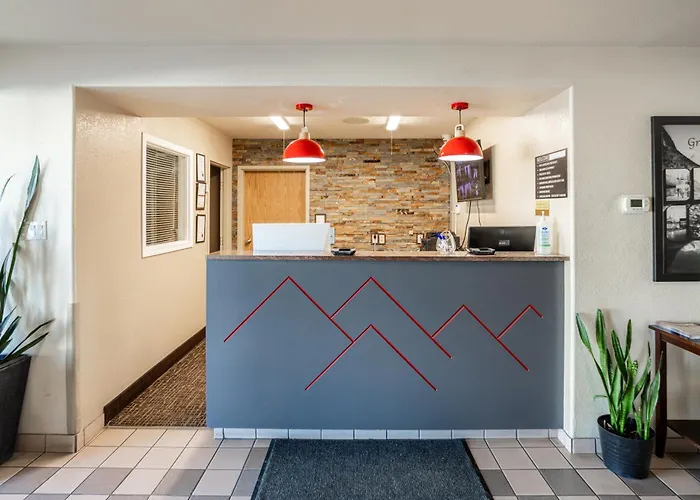 Ramada By Wyndham Cranbrook Hotel