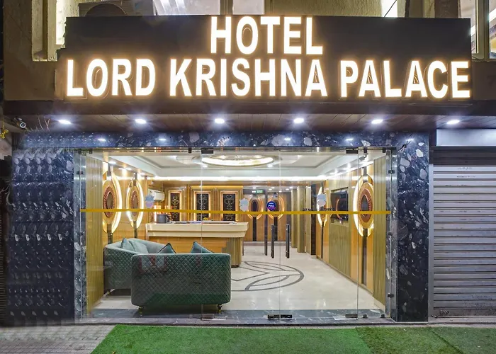 Just Renovated - Hotel Krishna Palace With Parking & 2 Mins Walk From Metro New Delhi