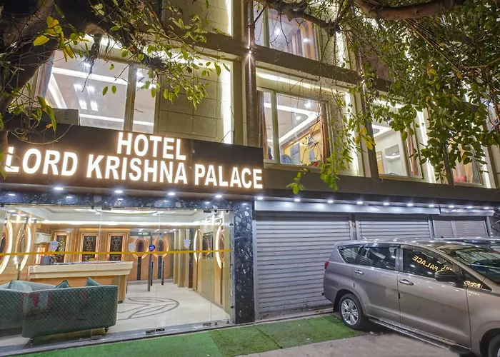 Just Renovated - Hotel Krishna Palace With Parking & 2 Mins Walk From Metro New Delhi