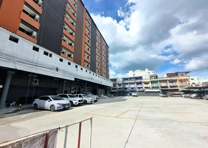 Hotel The Grand Day Night Pattaya