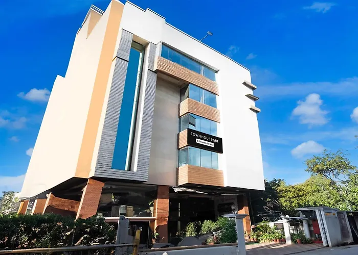 Townhouse Oak Gs Road Hotel Guwahati
