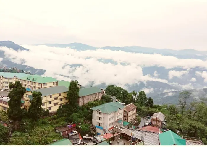 Darjeeling Hotel P I T S T O P Near Railway Station And Temple