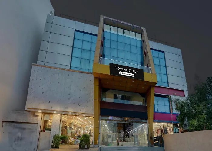 Super Townhouse City Centre Road Formerly Royal Inn Gwalior
