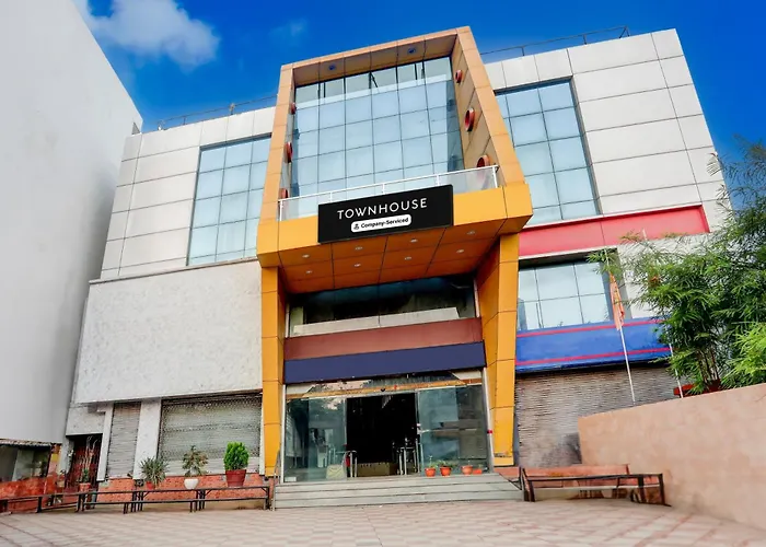Super Townhouse City Centre Road Formerly Royal Inn Gwalior