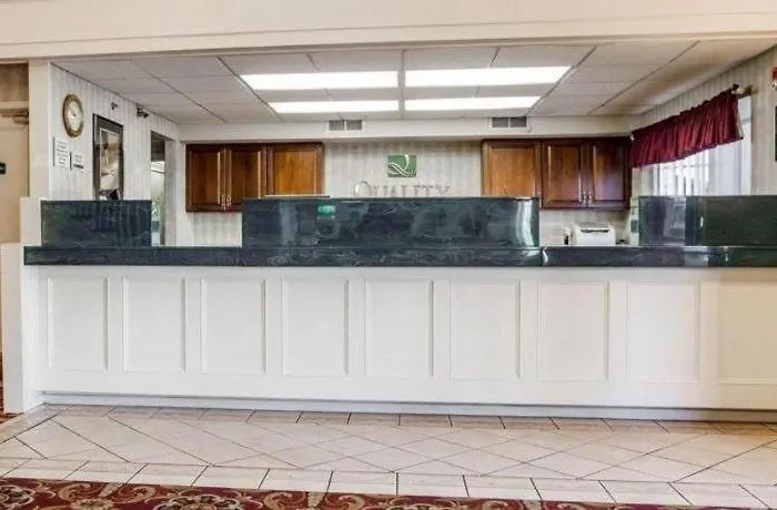 Quality Inn & Suites Des Moines - Merle Hay Road