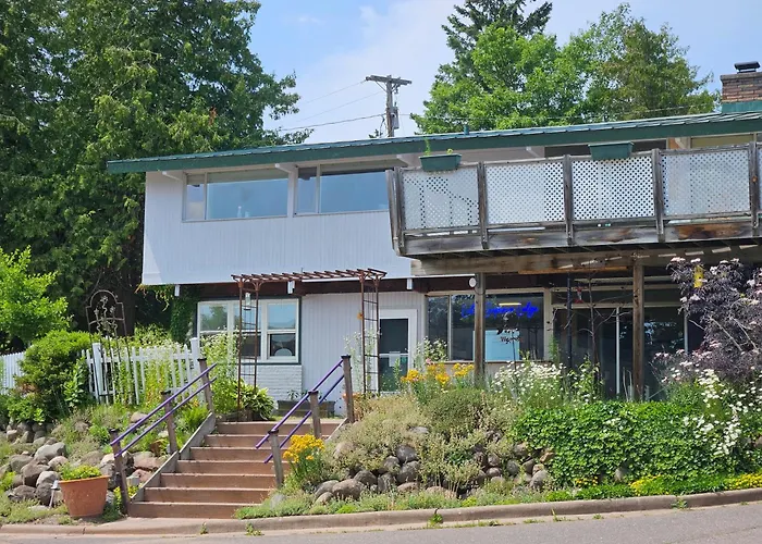 Chequamegon Lake Superior Lodge Bayfield